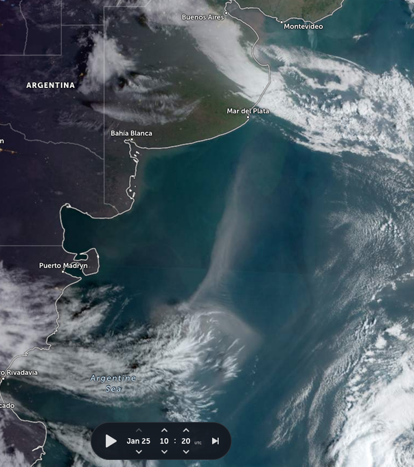 La sequía del lago provoca una gran "tormenta de arena" que moviliza una intensa nube de polvo que recorre el sur de Chubut y el norte de Santa Cruz y avanza hacia el mar. 