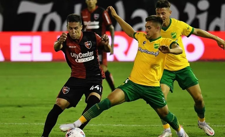 Defensa y Justicia y Newell's se enfrentan en Florencio Varela por la Liga  Profesional