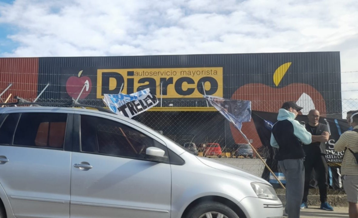 Manifestación frente a Diarco - Últimas Noticias: El Chubut