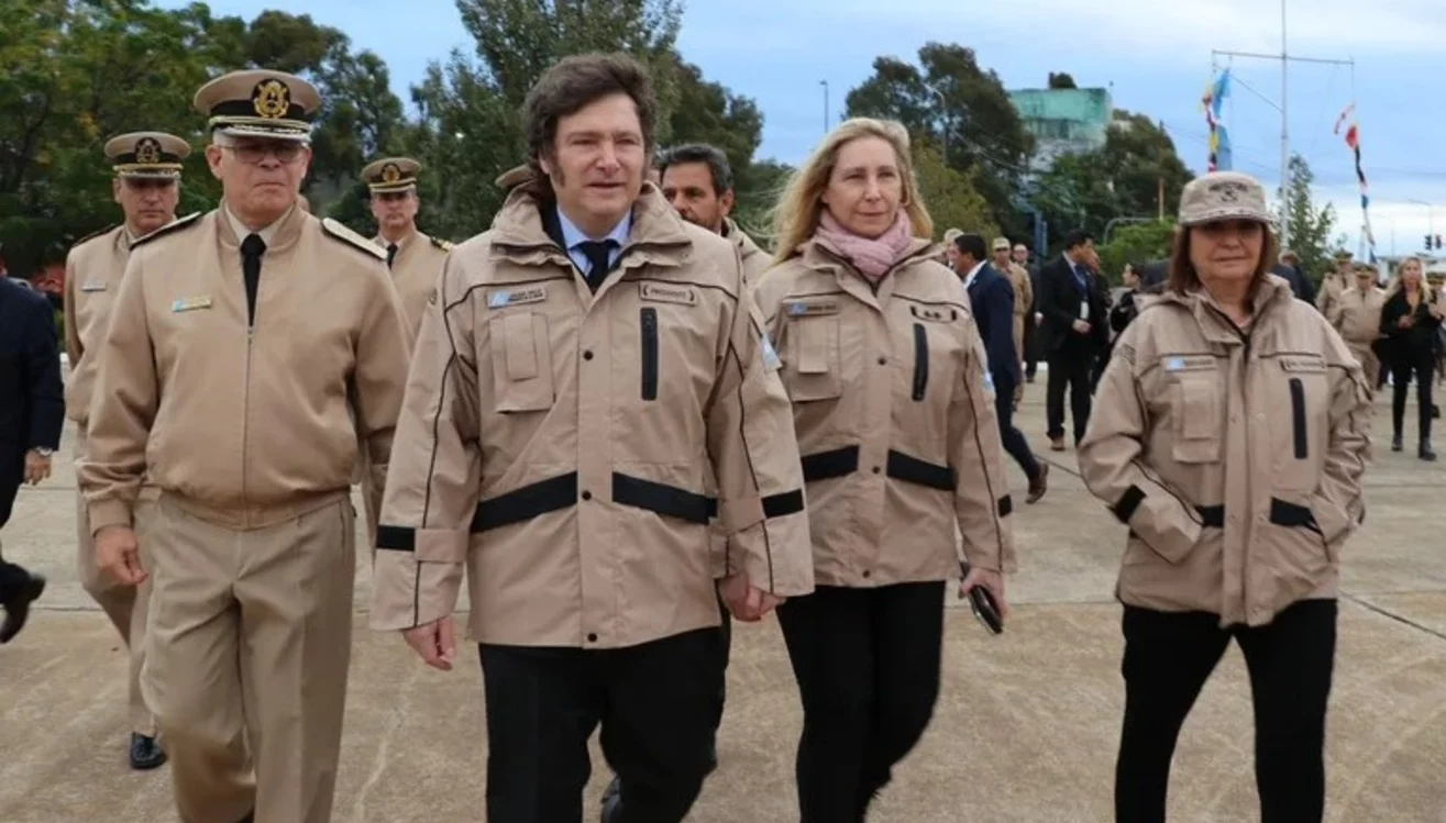 Argentina recibió al buque de la Guardia Costera de EE. UU. para combatir pesca ilegal Argentina recibió al buque de la Guardia Costera de EE. UU. para combatir pesca ilegal