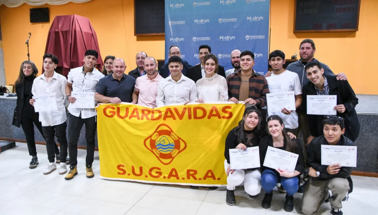 Sastre entregó certificados a los nuevos guardavidas de Madryn