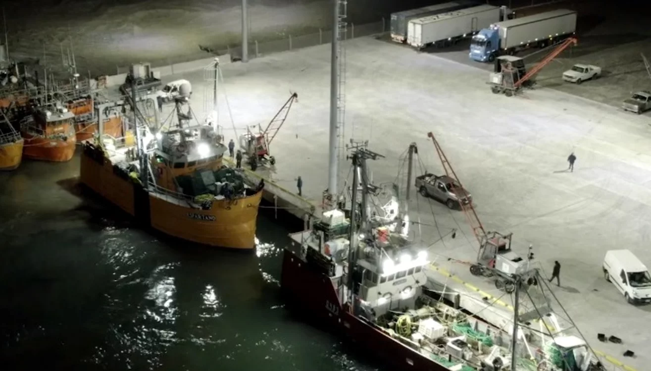 El puerto de Rawson recibe por primera vez a barcos de la Flota Roja