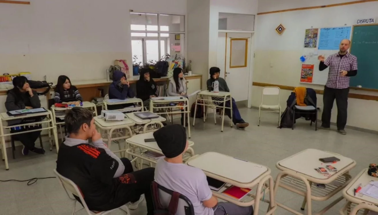 Realizaron conversatorio sobre Ambiente en la Escuela de Lago Rosario 