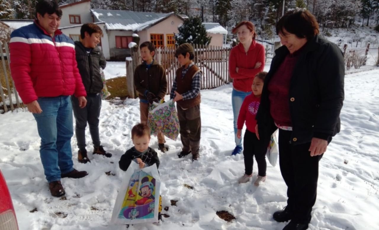 Día del Niño: entregaron juguetes a chicos de Cerro Centinela