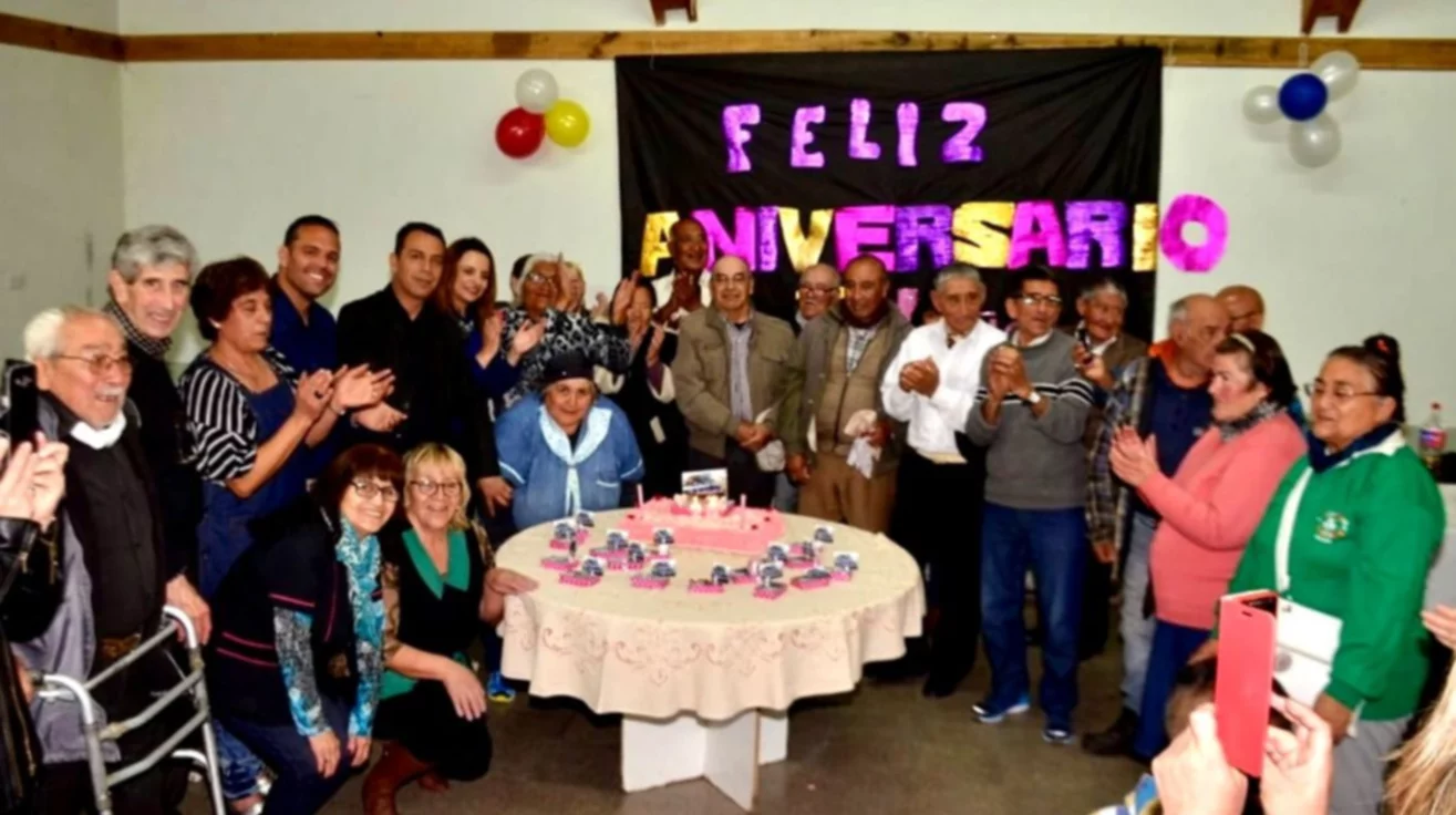 Abuelos festejaron los 24 años del Club de Remembranza de Trelew - El Chubut