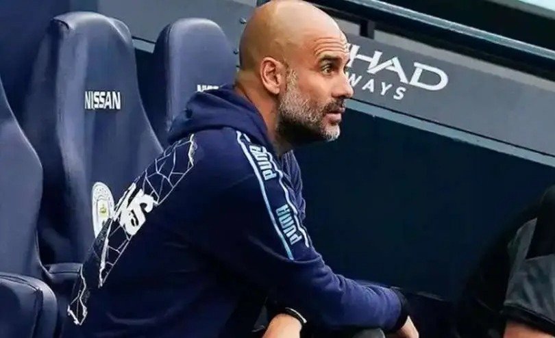 El "Pep" Guardiola vuelve a dirigir al Manchester City tras su operación en  la espalda
