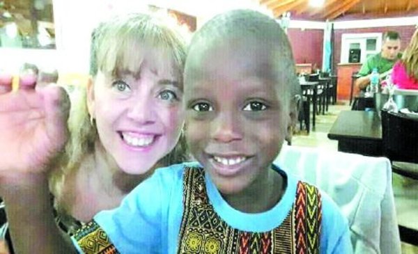 Manu Un Nino Africano Adoptado Que Ahora Vive En Nuestra Ciudad