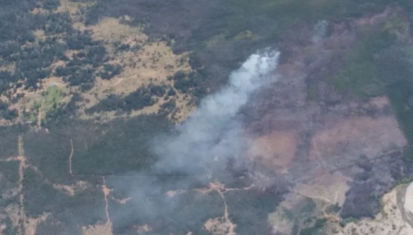 Brigadistas logran contener incendio en Río Pico