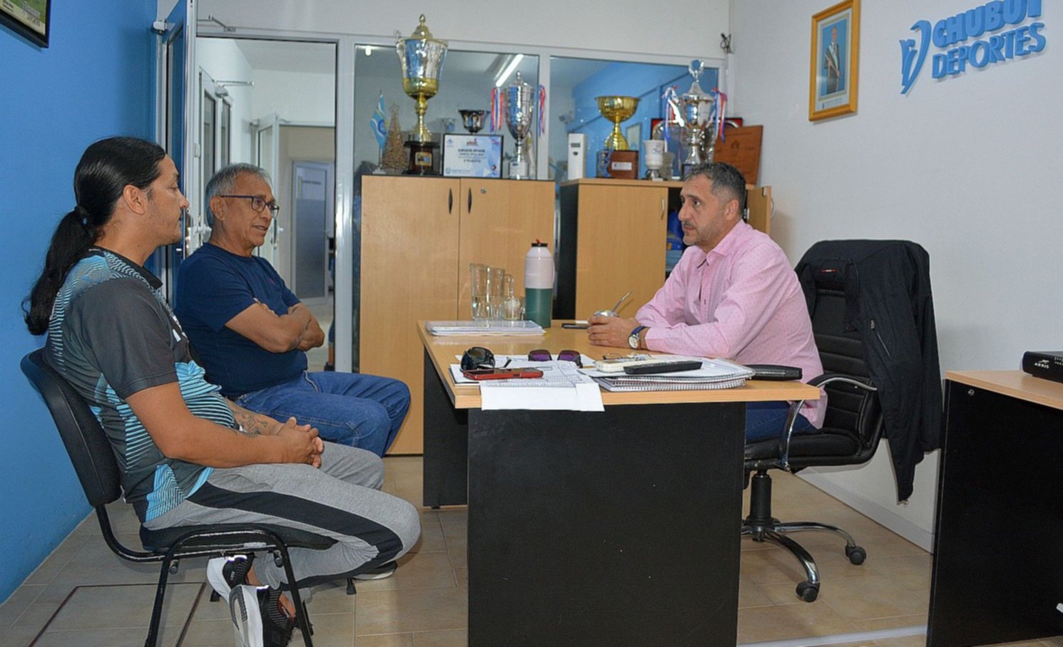 Hernández recibió a dirigentes del club Deportivo Atlas